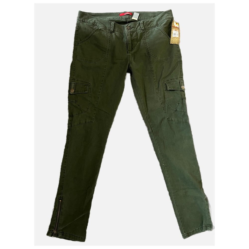 NWT- Unionbay Pants Size 15-Juniors. Zippered, tapered leg. Super cute.